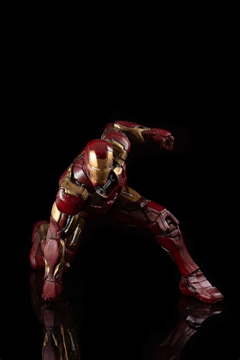 3D Printable Iron Man MK43 - Super Hero Landing Pose - with lights ...