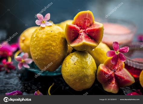 Easiest Method Cure Acne Scars Guava Face Mask Consisting Guava — Stock Photo © mirzamlk #301303910