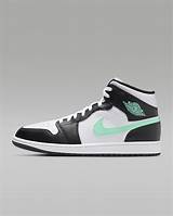 Air Jordan 1 Mid Men's Shoes. Nike IN