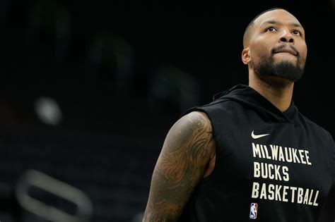 How tall is Damian Lillard?