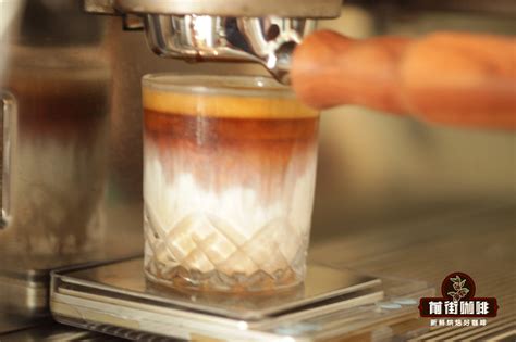 Dirty咖啡为什么要大口尽快喝 Dirty正确做法&冰拿铁的区别 中国咖啡网