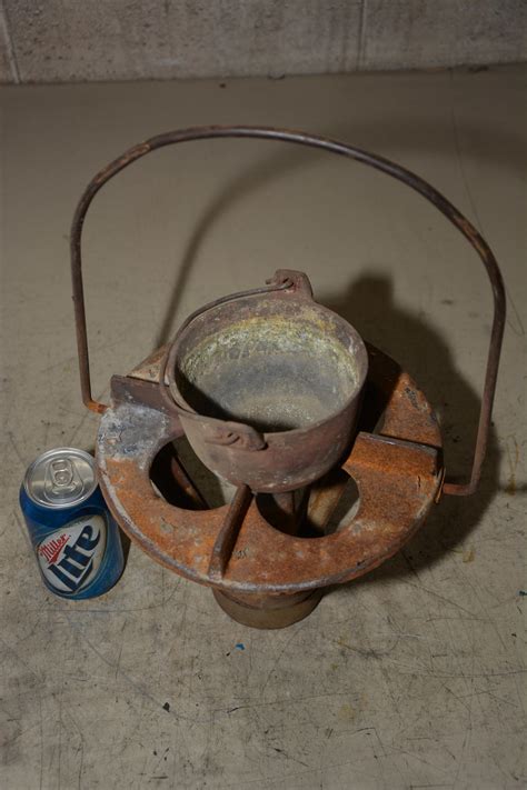 Old Cast Iron Melting Pot at Barbara Mcdonnell blog