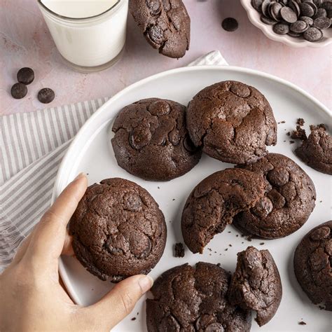 Order Eggless Double Choco Chip Cookies Online @ Best Prices in India ...