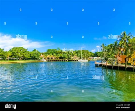 Luxury mansion in exclusive part of Fort Lauderdale known as small Venice Stock Photo - Alamy