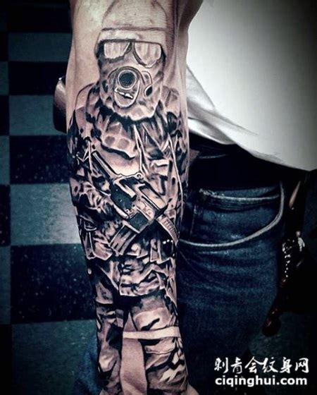 手臂黑色个性现代士兵纹身图案(图片编号:174638)_纹身图片 - 刺青会