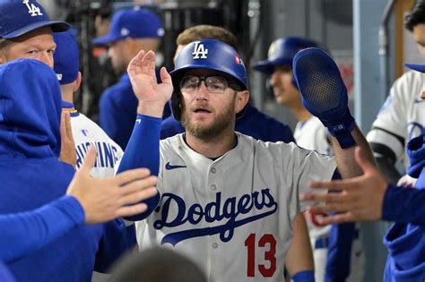 Dodgers make Max Muncy contract decision to avoid free agency ...