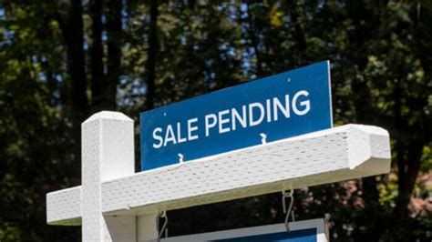 Bears Pounce on Weak Earnings From Wall Street and Main Avenue: May 30 ...