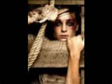 donne martini testo martini donna con testo contro la violenza donne martini testo martini donna con testo contro la violenza