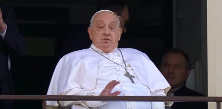 El papa Francesc rep l'alta i reapareix en públic: "Gràcies a tots"
