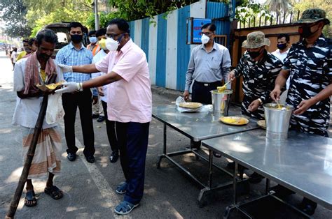 CRPF reaches out to the poor, needy with food during lockdown