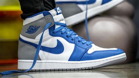 Best Twitter Account for Sneaker Reselling