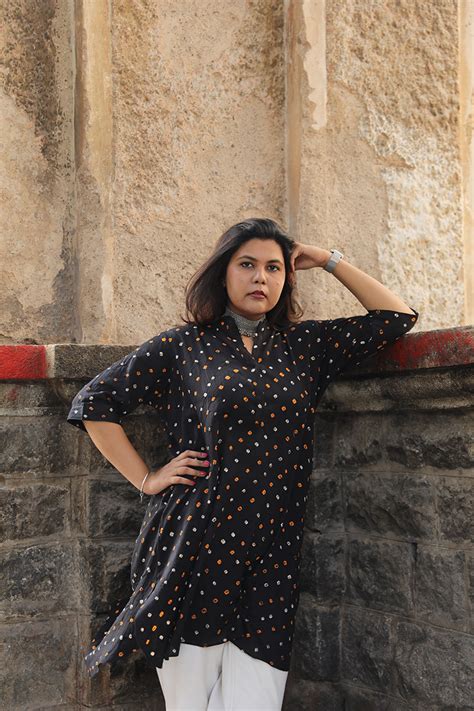 Kurtas and sarees – Aamvi