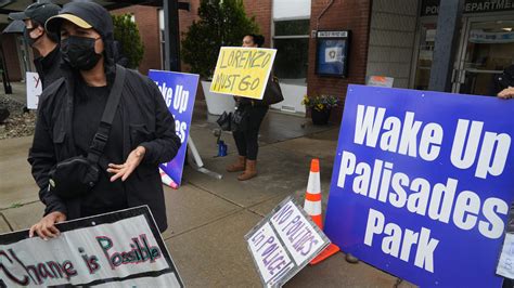 Palisades Park residents rally, call for changes in Police Department
