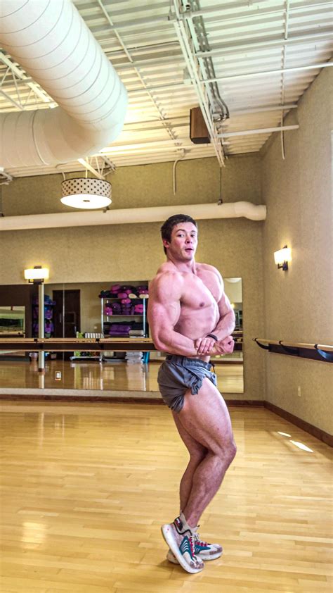 10 weeks out 5'10" 207 lbs in the AM fasted : r/bodybuilding