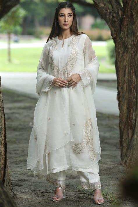 Off White Chikankari Kurta Set – Suhani Gurnani