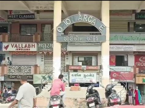 The locks of 6 shops of Orion Arcade on Zadeshwar Road in Bharuch were ...