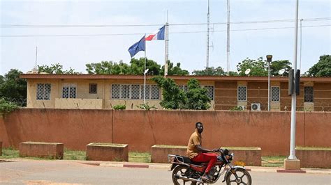 La France ferme son ambassade au Niger, qui ne peut "plus assurer ses ...