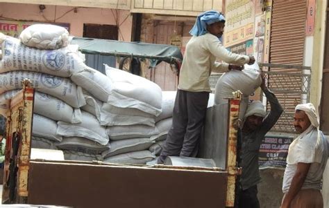 कल से राशनकार्ड धारकों को बांटा जाएगा गेहूं व चावल - Wheat and rice ...