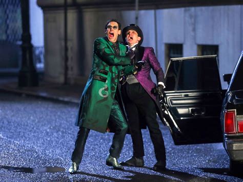 Gotham finale pictures see villains in classic costumes | Gotham series ...