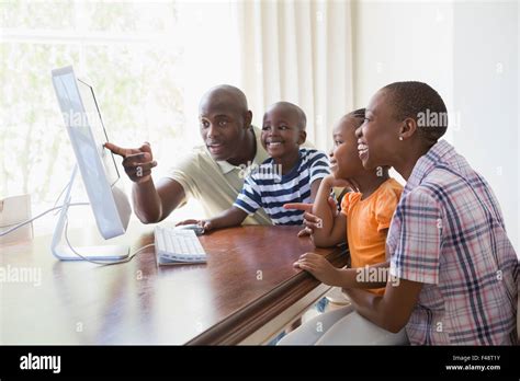 Family with Computer 的图像结果