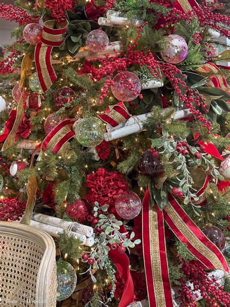 30 Christmas Color Themes and Palettes to Inspire Your Holiday Decorating