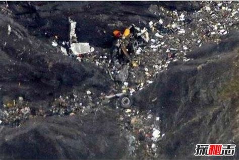 东航MU5735空难黑匣子找到一个 南航1992桂林空难也是垂直撞山 和321梧州空难惊人相似 高清模拟飞行路线 - YouTube
