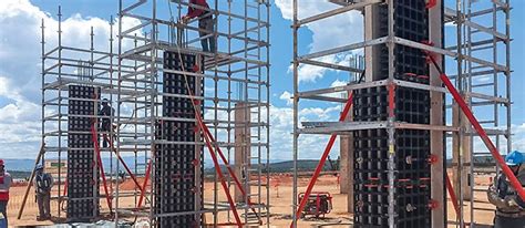What training is required for workers installing or dismantling formwork?