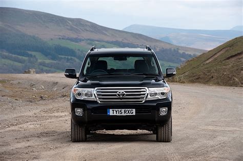 TOYOTA Land Cruiser 200 / V8 Specs, Performance & Photos - 2011, 2012, 2013, 2014, 2015 ...