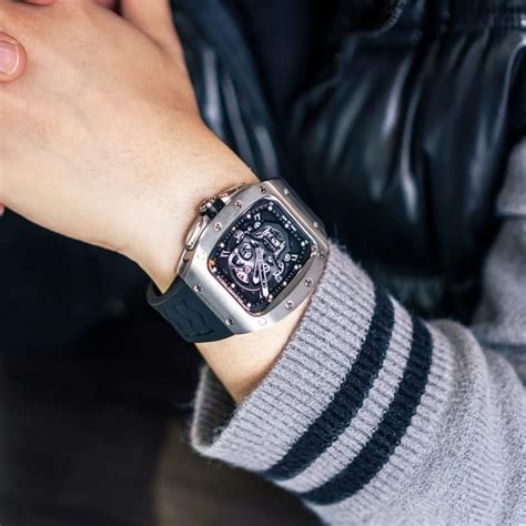 The Perfect Gift: Auriglo's Luxury Apple Watch Cases