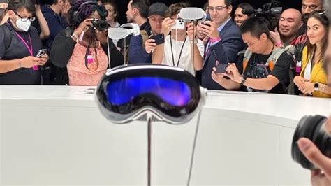 New leak claims Apple Vision Pro 2 is headed into mass production ...