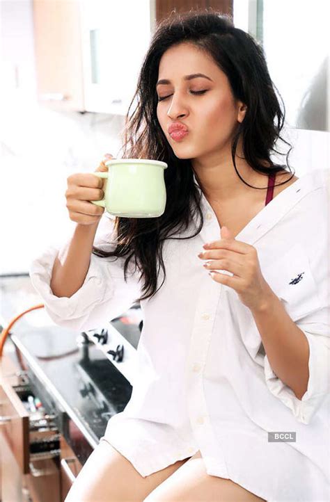 Stunning photoshoots of Manvitha Kamath hints at her Bollywood debut ...