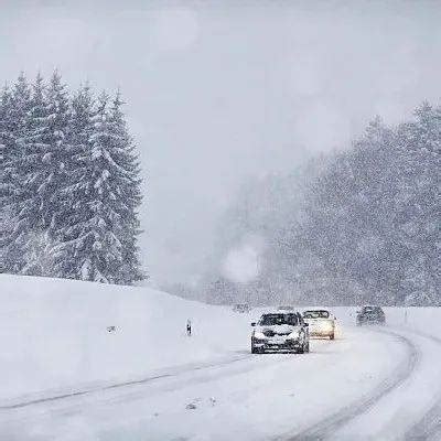 【1024·天气】大雪→暴雪！中东部今年来最大范围雨雪要来，接下来…_今年最大范围雨雪来袭 春运受考验_中东部大范围雨雪即将来袭_车辆
