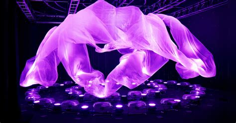 Watch Light Installations & Art At Emrg2020 | LBB, Delhi