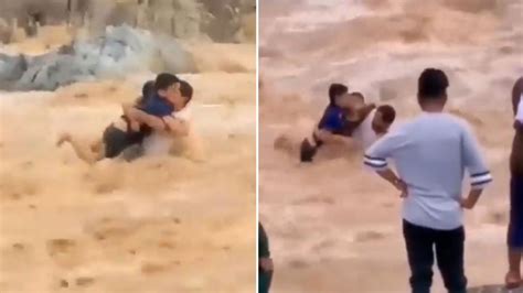 Man saves children from drowning in flash flood in Oman. Internet calls ...
