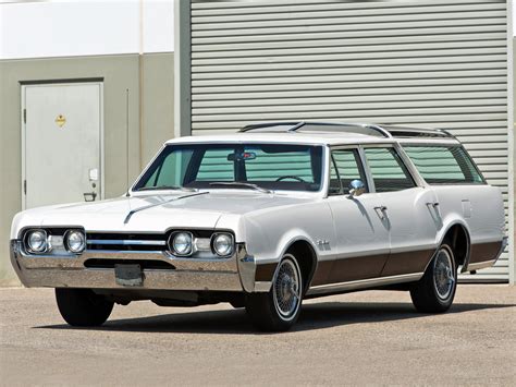 Download Oldsmobile Vista Cruiser Station Wagon Vehicle Oldsmobile Vista Cruiser HD Wallpaper