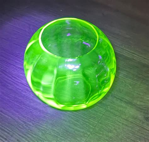 Antique Uranium Glass Bowl - 0066 / LA543954
