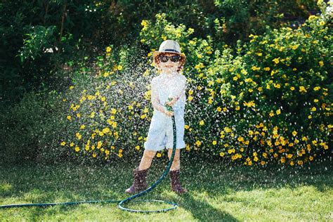 Best Garden Hose Nozzles—2024 Buyer's Guide - Garden Betty