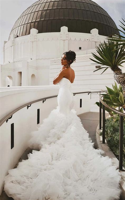 Extra Long Train Wedding Gowns Glamorous Fit And Flare Plus Size