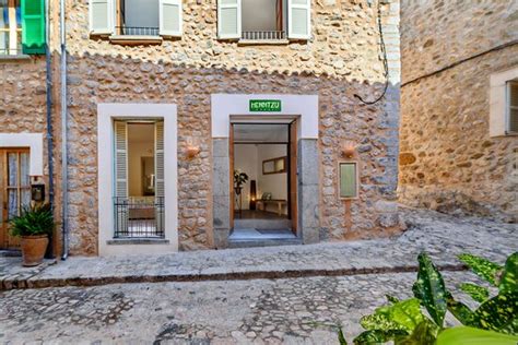 MENDITZU ROOMS (Biniaraix) - Inn Reviews, Photos, Rate Comparison ...