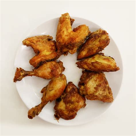 2 potong ayam goreng berapa kalori