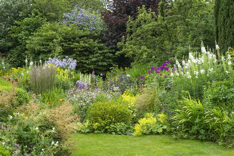 22 Layouts and Design Plans for a Perennial Flower Garden