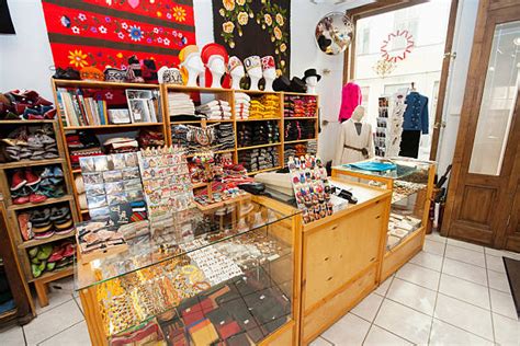 Souvenir Gift Shop 的图像结果