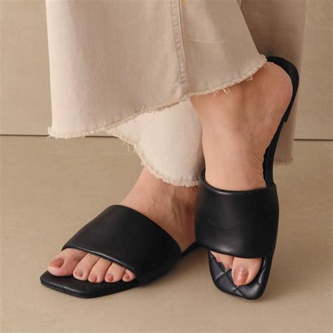 Black Quilted Sliders – Dip Your Toes