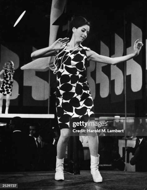 Go-Go Dancing Tutorial 的图像结果