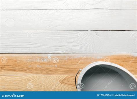 Vista Superior Del Cubo Con Blanco Foto de archivo - Imagen de ...