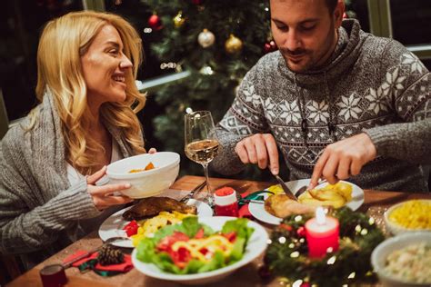 15 Of The Best New Year's Eve Traditions For Couples - Loverz Theatre