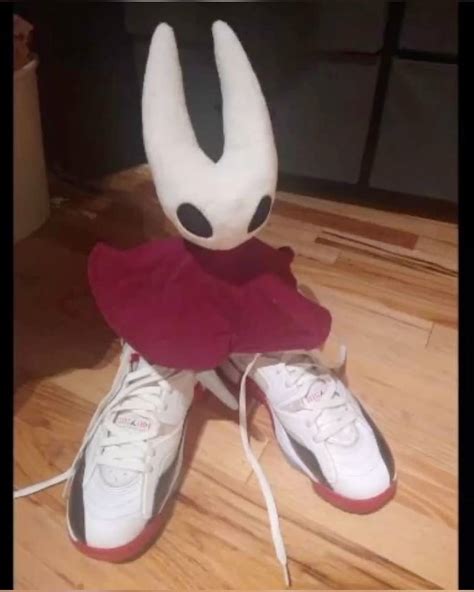 rachel on Instagram: "SILKSOOONNNGGG SILKSOOOOONG SILKSONNNGGG - - - - - - #silksong #hornet # ...