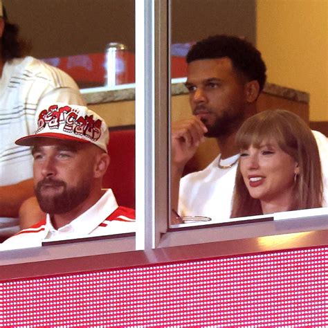 Taylor Swift Unveils 'The Life of a Showgirl' on Travis Kelce's Podcast ...