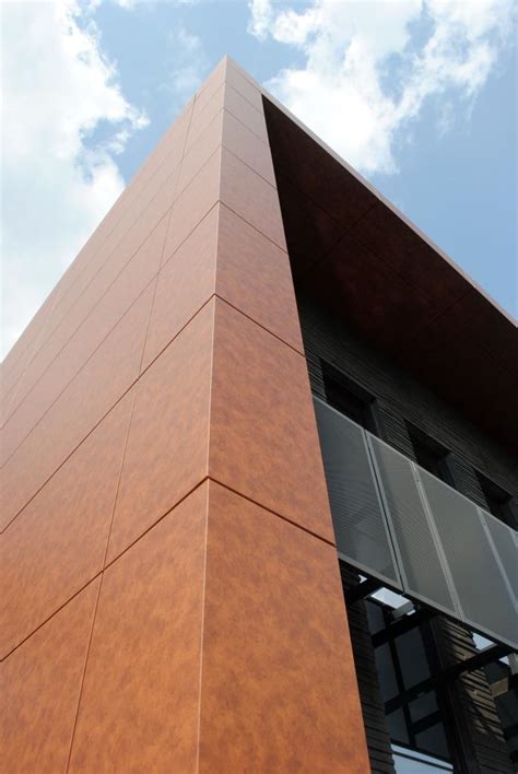 Toro Headquarters - ALUCOBOND®