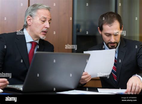 Business People at Work 的图像结果